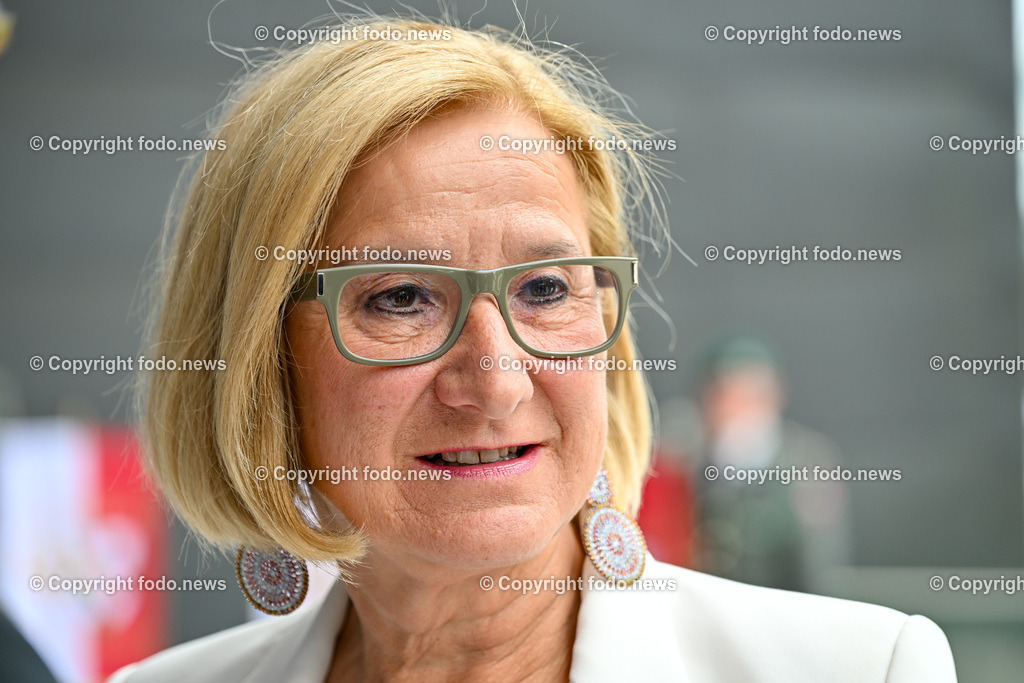 Pressekonferenz Land Ooe_ Oberoesterreich uebernimmt den Vorsitz in der Landeshauptleute-Konferenz_ 03.07.2024-9 | 03.07.2024, Linz, AUT, Pressekonferenz Land Ooe, Oberoesterreich uebernimmt den Vorsitz in der Landeshauptleute-Konferenz, im Bild Johanna Mikl-Leitner (VP, Landeshauptfrau Niederoesterreich)