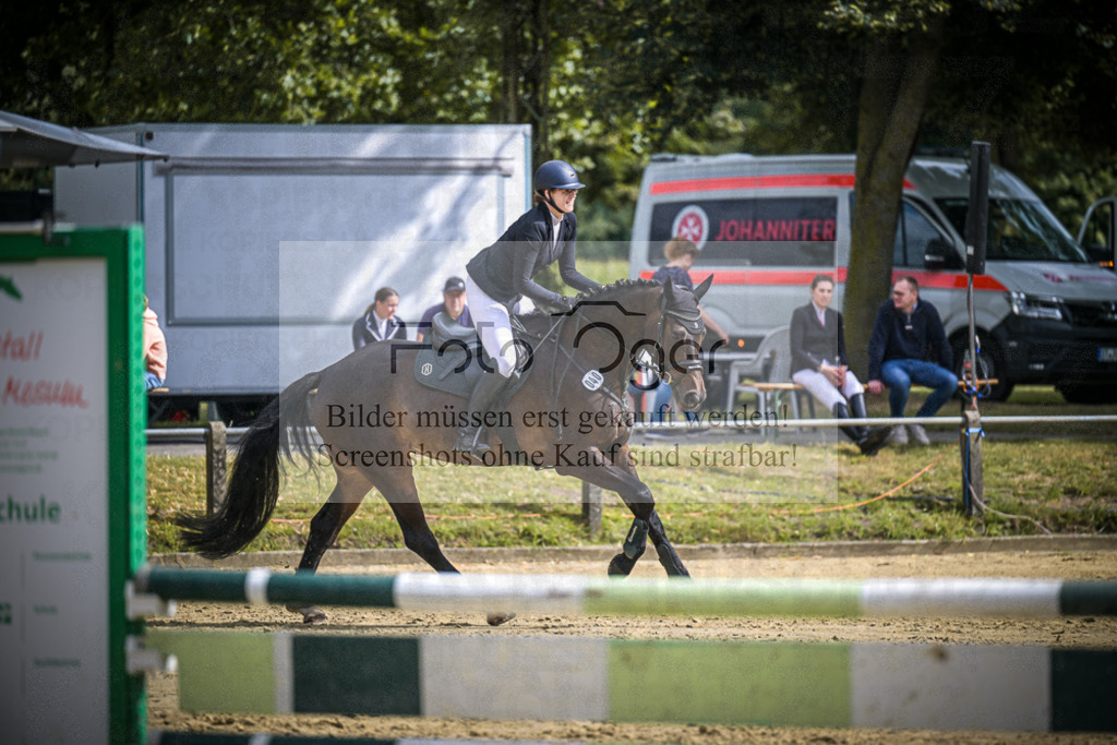 DOS_3451 | Entdecke hochwertige Reitturnierfotos von Foto Oger. Professionell, emotional und authentisch – jetzt Lieblingsmomente im Shop bestellen.Deutschlandweite Turnierfotografie. - Realisiert mit Pictrs.com
