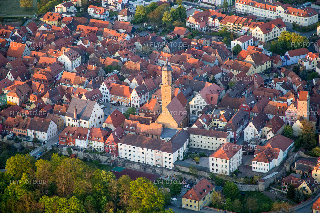 Kirchengebäude der Kapelle Wallfahrtskirche Maria im Weingarten | Luftbild: Kirchengebäude der Kapelle Wallfahrtskirche Maria im Weingarten in Volkach im Bundesland Bayern in Deutschland. Foto: IMG_087910.jpg vom 05.05.2016 durch Werner Riehm/FLY-FOTO.de - Realisiert mit Pictrs.com