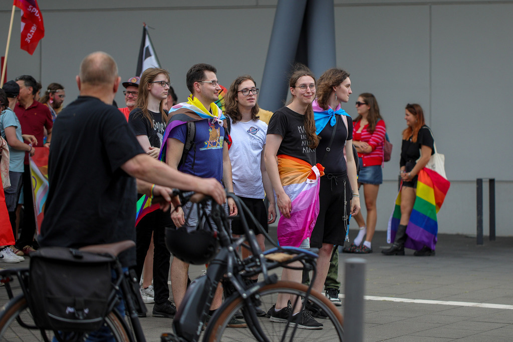 CSD_Moers_190725_157 | Bildergalerie von Sport-Ereignissen aber auch von weiteren spannenden Dingen - nicht nur vom Niederrhein. In Anlehnung an den bekannten Spruch von Hanns Dieter Hüsch heißt das Motto: "Niederrhein ist überall".  - Realisiert mit Pictrs.com