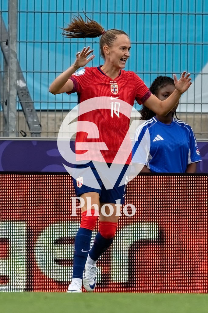 Norway v Finland - UEFA Women's EURO 2025 Group A | SION, SWITZERLAND - JULY 6: Caroline Graham Hansen of Norway celebrates after scoring her team's first goal  during the UEFA Womens EURO 2025 Group A match between Norway and Finland at Stade de Tourbillon on July 6, 2025 in Sion, Switzerland. (Photo by Giuseppe Velletri/Sports Press Photo/Getty Images)