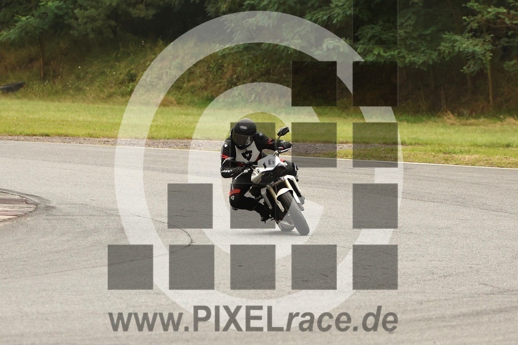 0016-20250908_11947 | Schöne Erinnerungen an spannende Momente - das festzuhalten ist unser Job. PIXELrace.de ist seit 2003 auf den Rennstrecken Europas unterwegs um die Action draußen beim Fahren und die wunderbare Stimmung imm Fahrerlager für euch einzufangen.