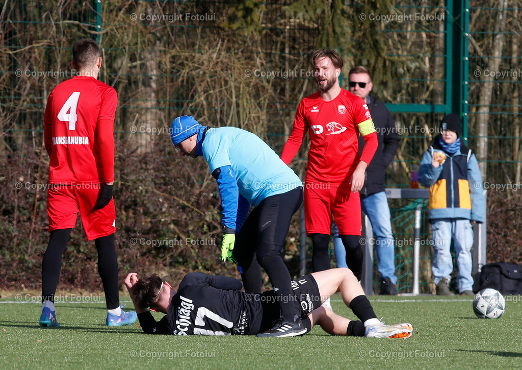 A_LUI_01022025_14 | SPORT FUSSBALL TESTSPIEL ASKOE OEDT 1B-UFC HAMA TRUCKS ROHRBACH-BERG 01.02.2025IM BILD :     (OEDT1B) UND SIMION LEIBETSEDER AM BODEN LIEGEND (ROHRBACH) FOTO:FOTOLUI