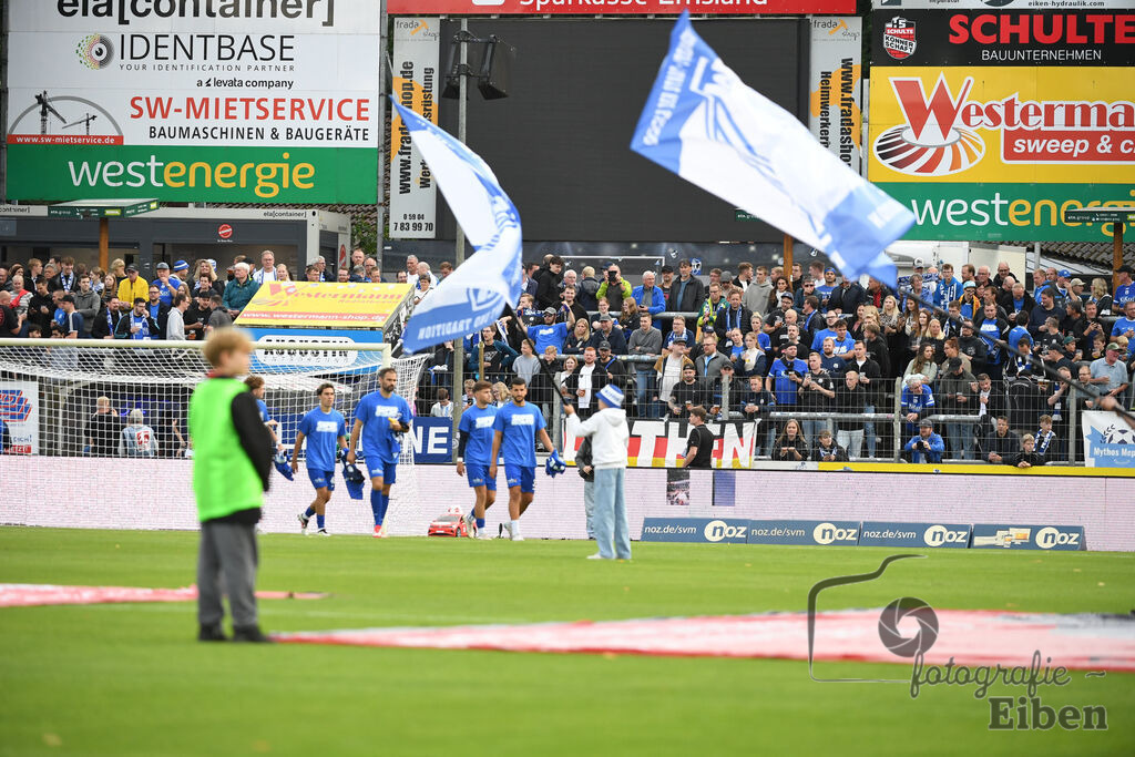 SV Meppen-VfB Lübeck | Herren Regionalliga Nord; SV Meppen (blau)-VfB Lübeck (weiß) am 01.08.2025 in Meppen (Hänsch-Arena), Photo: Philip Eiben 2025 - Realisiert mit Pictrs.com