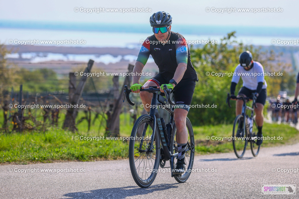 TRA_0596 | Neusiedlersee Radmarathon 2026@sportshot_your_pictrs #yourpictures#roadtowm2029 #nrm #neusiedlerseeradmarathon #neusiedlersee #neusiedlerseetourismus #burgenland #mörbisch #nrm26 #burgenlandtourismus #voglundco #poweredbyburgenlandtourismus #radsport #rad #marathon #ucigranfondo #visitburgenland #ucigranfondoworldseries