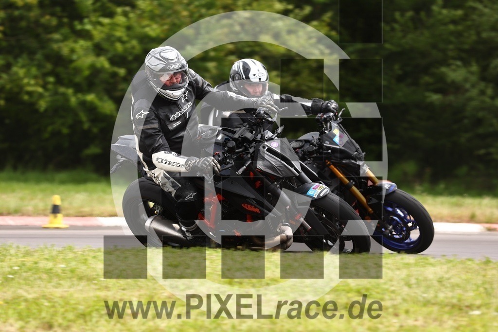 0538-20240601_02070 | Schöne Erinnerungen an spannende Momente - das festzuhalten ist unser Job. PIXELrace.de ist seit 2003 auf den Rennstrecken Europas unterwegs um die Action draußen beim Fahren und die wunderbare Stimmung imm Fahrerlager für euch einzufangen.