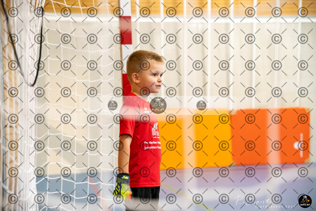 20241124_FCR-Hallenturnier-G_1_016 | Sport und Naturfotografie von Roberto Esposito zeigt echte Momente Bewegung und die Schönheit der Natur. Ausdrucksstarke Bilder schaffen Emotionen.