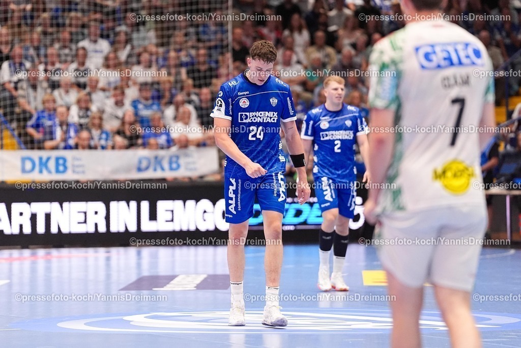 xydrx29082501099 | 29.08.2025, xydrx, Handball, 1.HBL, TBV Lemgo Lippe - SC Magdeburg, PHOENIX Contact-Arena: Joel Willecke (TBV Lemgo Lippe #24) schaut zu Boden