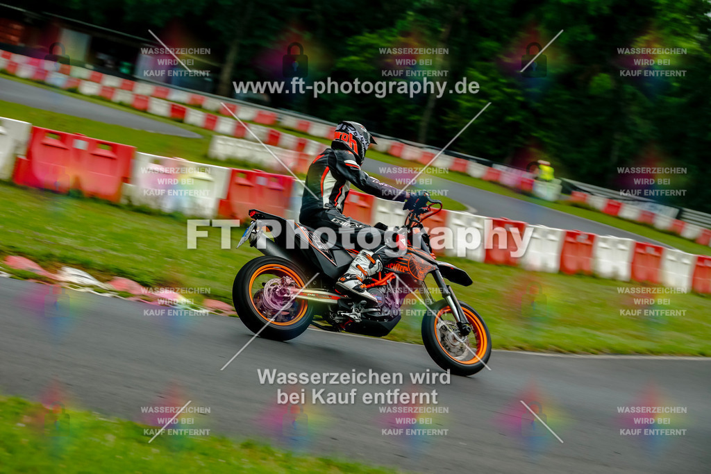 VBK-3687 | Hier findet Ihr Bilder von Touristenfahrten auf der Nürburgring Nordschleife oder von anderen Veranstaltungen die ich besucht habe. Viel Spass beim Durch Schauen 