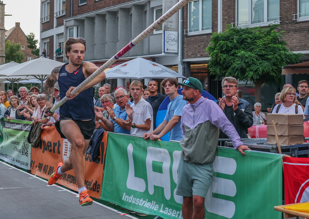 top-top.de-250828-325 | Foto, Video, Fotografie, Videografie, Fotobox, DJ, Discjockey, Musik, Musikbox, Veranstaltung, Photobooth, Amazon, Ebay, Buchtipp, Bestseller, Autor, Verlag, Buch, Wesel, Hamminkeln, NRW, Dinslaken, Rees, Drohne, Hochzeit, Party, Fotobox, Wesel, Fotograf