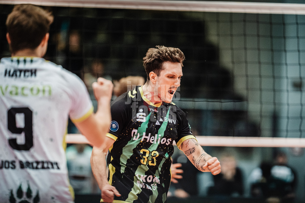 Volleyball | Herren | Saison 2025/2026 | Volleyball Ligacup | FT 1844 Freiburg vs. Helios GRIZZLYS Giesen | 12.10.2024 | Ilja Ivanov (#33, Helios GRIZZLYS Giesen) jubelt