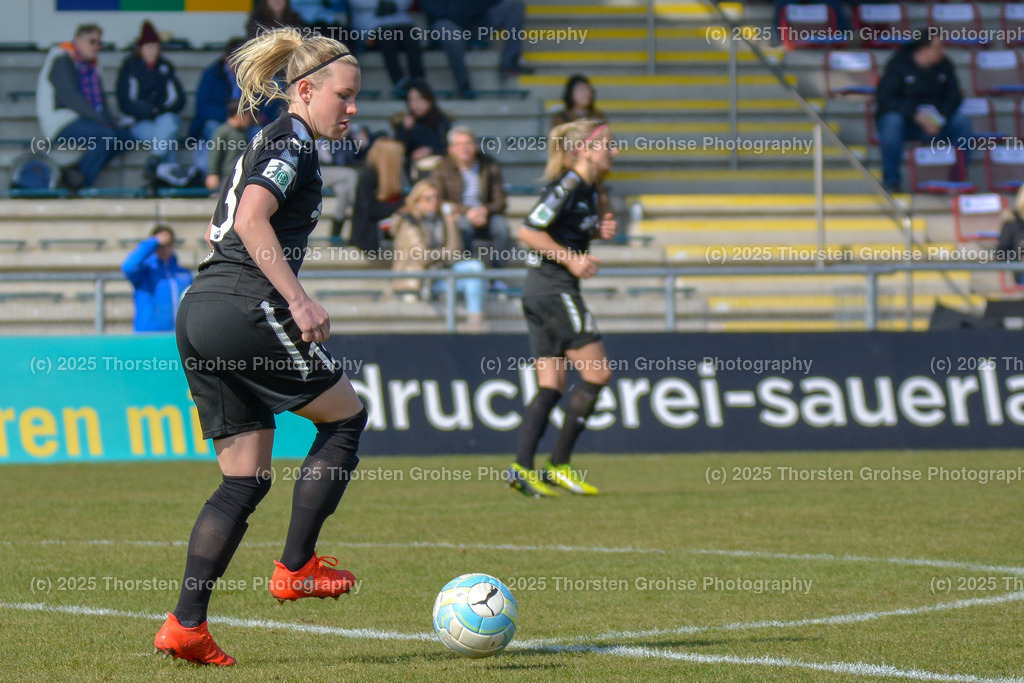Fussball-BL Frauen 1. FFC Frankfurt vs. FF USV Jena | Priessen Marith #13 (1.FFC Frankfurt); Fussball-BL Frauen 1. FFC Frankfurt vs. FF USV Jena, Fussball-Bundesliga Frauen am 25.03.2018 im Stadion am Brentanobad in Frankfurt/Main, (Deutschland) - Realisiert mit Pictrs.com