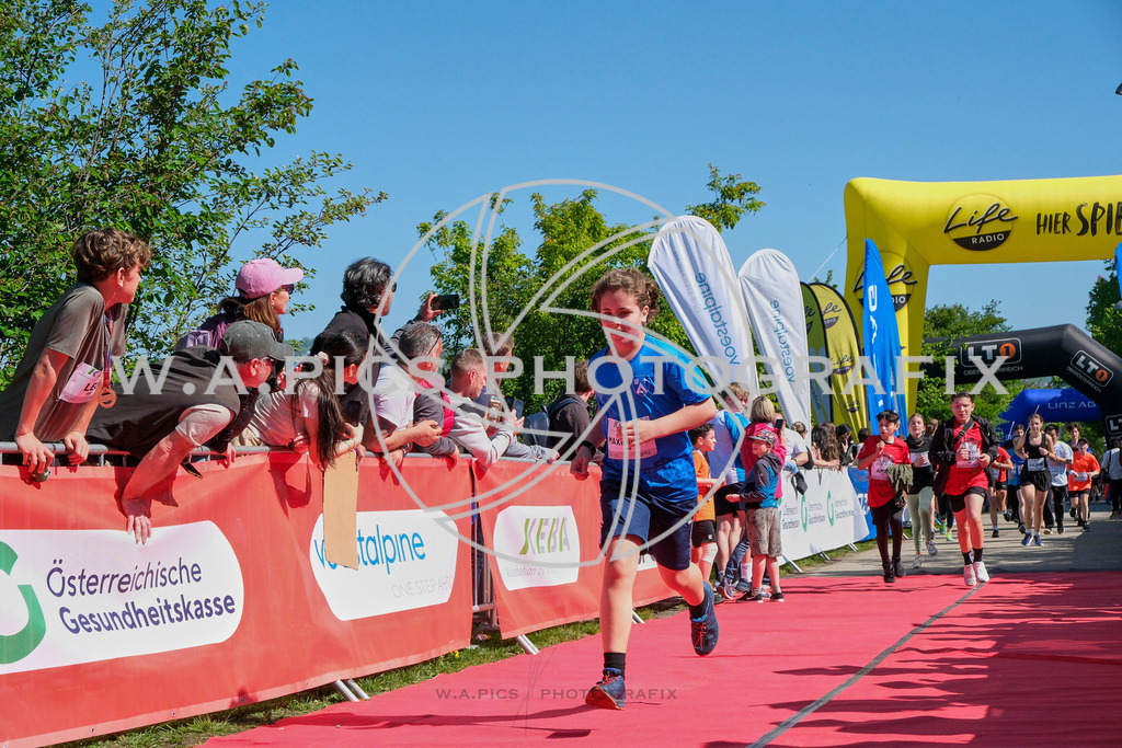 ..... | LINZ,AUSTRIA,27.April 24, Int. 3 Brückenlauf Linz  , Image shows: Photo: WAPICS / Michael ring