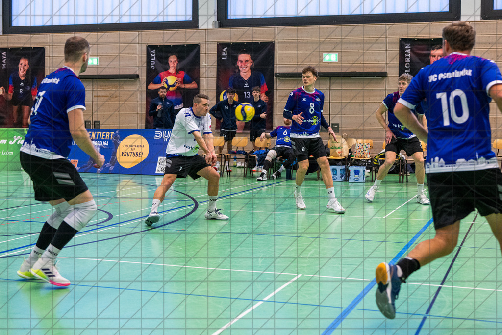 Oberliga 1 Männer 25/26 | VC Osnabrück I vs. FC Schüttorf II | 13.12.25: Oberliga 1 Männer 25/26 | VC Osnabrück I vs. FC Schüttorf II / Osnabrück / Deutschland  //   CREDIT:www.bullenfotos.de, Martin König, Hörner Weg 40, D-49078 Osnabrück, +4917663732967 // Nutzung und Weitergabe nur zu den vereinbarten Zwecken. Presseanfragen an Ersteller. Alle Rechte beim Ersteller. Honorierung nach MFM. - Realisiert mit Pictrs.com