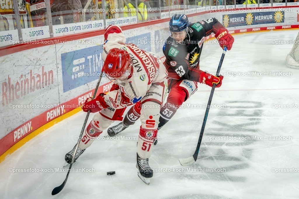 xKKUx13032601050 | 13.03.2026, xkkux, Eishockey, DEL2 Pre-Playoffs, Herren, Saison 2025 / 2026, Düsseldorfer EG - EV Landshut, PSD Bank Dome Düsseldorf: Jesse Koskenkorva (EV Landshut #51) im Zweikampf gegen  Sten Fischer  (DEG #53) 