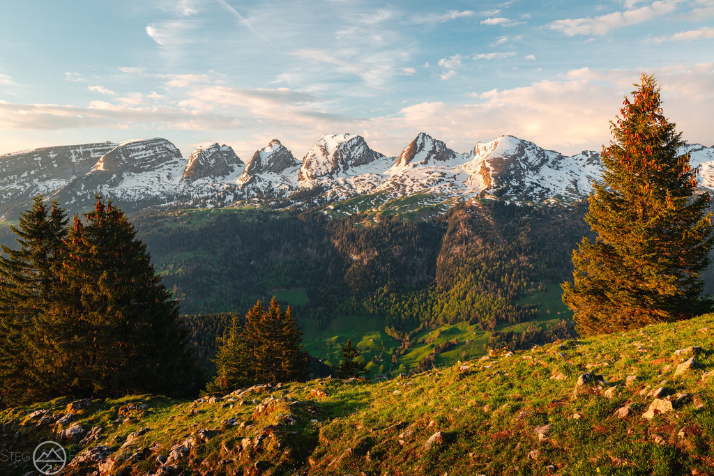 Churfirsten im Frühling | Format 3 zu 2 - Realized with Pictrs.com
