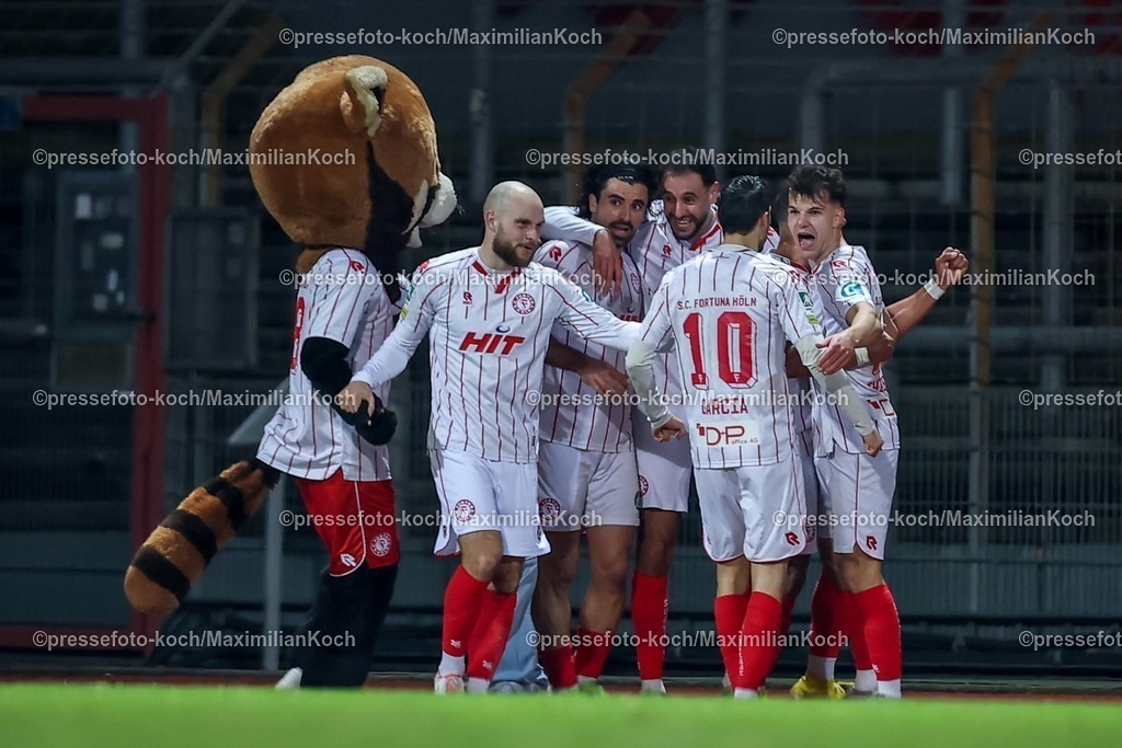 FKo26022601063 | 26.02.2026, Fußball, Landespokal Mittelrhein, SC Fortuna Köln - TSV Alemannia Aachen, Südstadion, Viertelfinale Bitburger-Pokal, Saison 2025 2026: Torjubel nach dem Tor zum 1:0 durch Torschütze Nico Thier&nbsp; (SC Fortuna Köln #07)    DFB regulations prohibit any use of photographs as image sequences and or quasi-video.