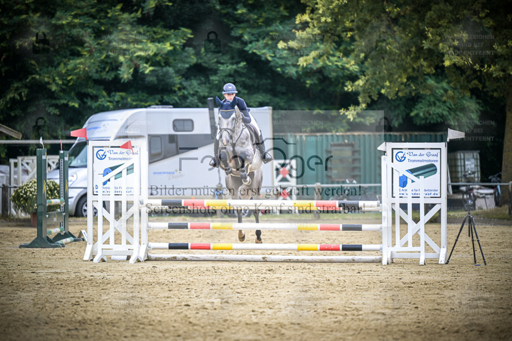 DOS_4010 | Entdecke hochwertige Reitturnierfotos von Foto Oger. Professionell, emotional und authentisch – jetzt Lieblingsmomente im Shop bestellen. - Realisiert mit Pictrs.com