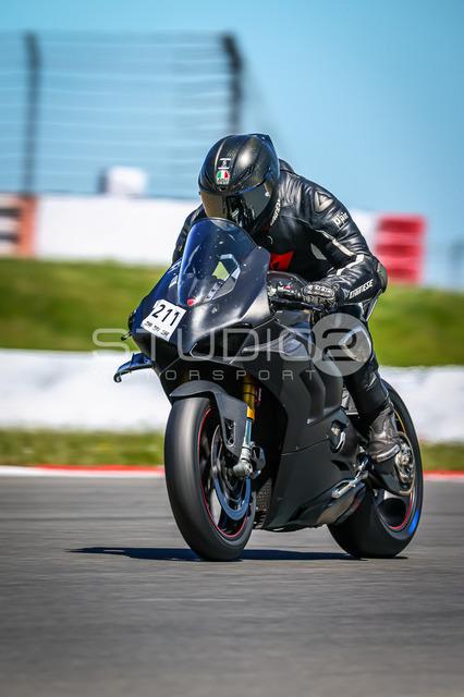 0211-260526NBR-010_211 | Deine Full-Service-Agentur für ✔️Videoproduktionen und ✔️Motorsportfotografie Jetzt Angebot anfragen!