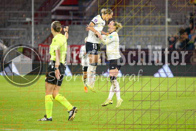 Deutschland vs Frankreich - Halbfinale - UEFA Women's Nations League | Düsseldorf, Deutschland, 24.10.25:   Klara Bühl ( Deutschland ) Torjubel, jubelt nach ihrem Treffer zum 1:0 waehrend des Halbfinals der UEFA Women's Nations League zwischen Deutschland vs Frankreich in der Merkur-Spiel-Arena(Foto von Brauer-Fotoagentur / Adrian Schlueter)