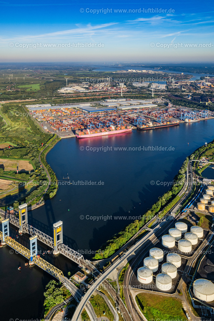 Hamburg_Altenwerder_Container_Terminal_ELS_9359070923 | HAMBURG 21.08.2023 Containerterminal HHLA Container Terminal Altenwerder (CTA) am Ufer der Elbe im Stadtteil Altenwerder in Hamburg. // Container Terminal HHLA Container Terminal Altenwerder (CTA) on the Elbe riverbank in the Altenwerder part of Hamburg in Germany. Foto: Martin Elsen