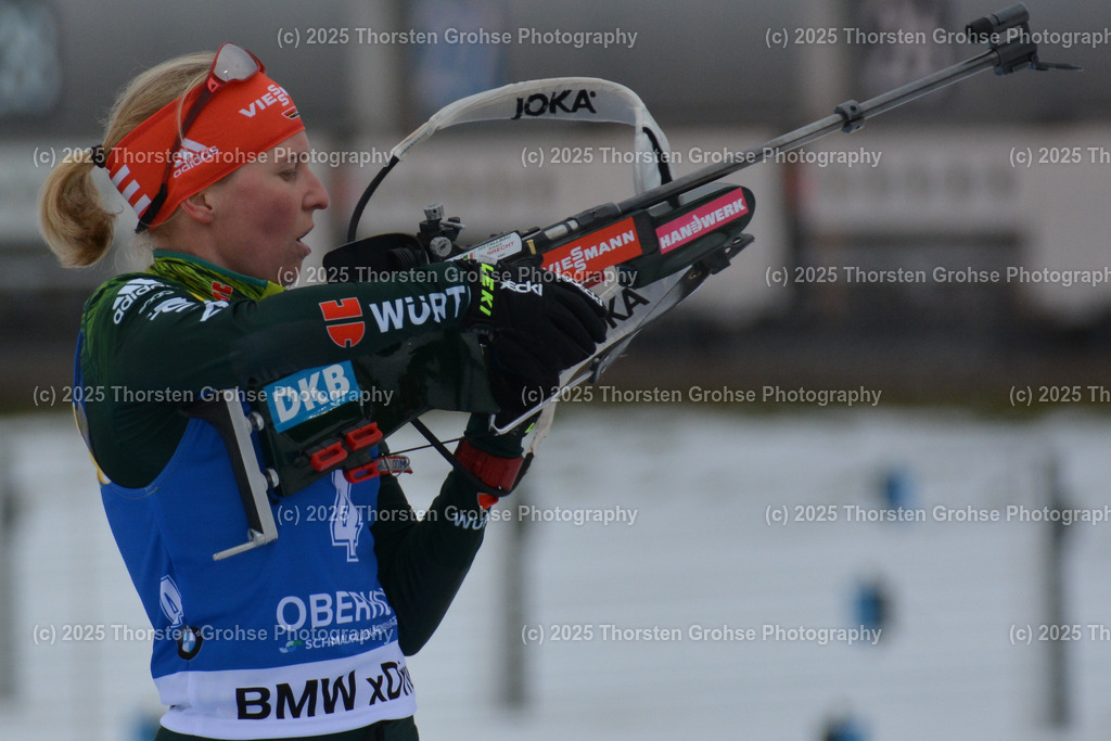 IBU WC Biathlon Oberhof 2018 | HILDEBRAND Franziska (GER) am Schiessstand; IBU WC Biathlon Oberhof 2018, 10 km Verfolgung der Frauen am 06.01.2018 in der DKB Ski Arena in Oberhof, (Deutschland) - Realisiert mit Pictrs.com