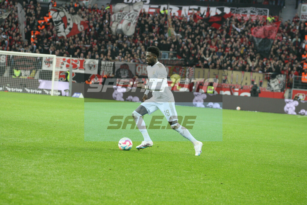 Bayer 04 Leverkusen - FC Bayern München | Alphonso Davies - © Sportfoto-Sale (MK) - Realisiert mit Pictrs.com