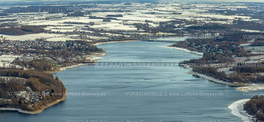 Moehnesee221201096-2-2 | Luftbild, Winterlicher Möhnesee und Möhnetalsperre, Körbecker Brücke, im Hintergrund der Stockumer Damm mit Stauwehr, Günne, Möhnesee, Sauerland, Nordrhein-Westfalen, Deutschland