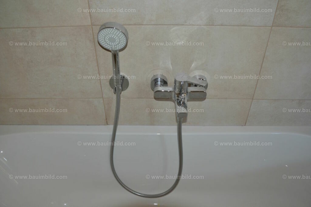 bib-lg15-sanitaer-0126 | Nach LV-Leistungsgruppen sortierte Detailfotos über den Bau eines Hauses. Alle Hausbau-Bilder direkt vom Urheber und Autor der Website Haus-Selber-Bauen.com