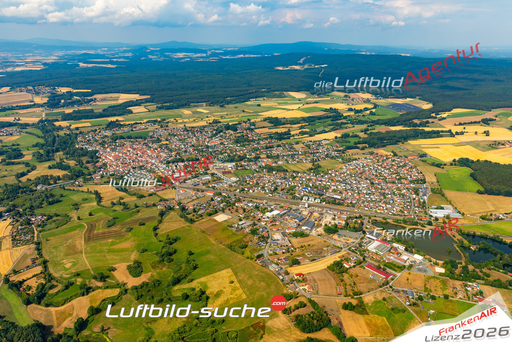 Das Luftbild der Stadt Pressath wurde 2022 vom Flugzeug heraus erstellt (keine Drohnen-Aufnahmen) Aufnahmehöhe ca.450 Meter- hohe Bildauflösung und Druck-Qualität. Garantiert!