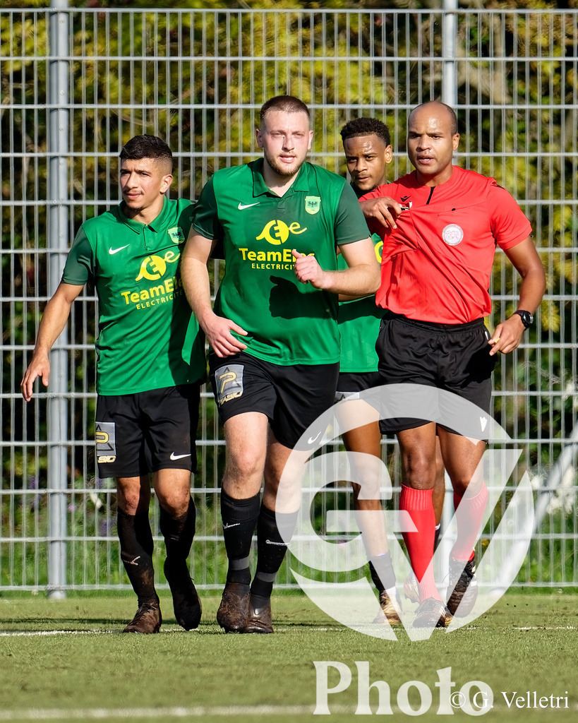 2eme ligue - FC Veyrier - FC Kosova |  durant le match de 2eme ligue entre FC Veyrier et FC Kosova au Stade du Grand-Donzel à Veyrier, Suisse