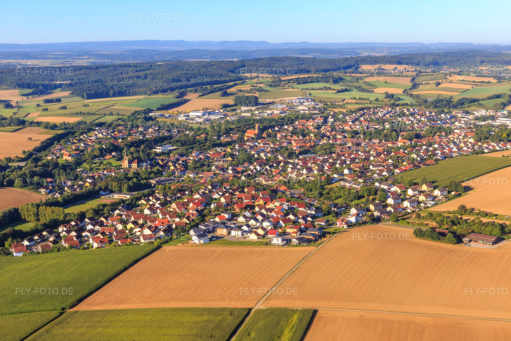 Luftbild: Ortsansicht aus Norden im Ortsteil Flehingen in Oberderdingen im Bundesland Baden-Württemberg in Deutschland. – Foto: IMG_093897.jpg vom 23.08.2016 durch Werner Riehm/FLY-FOTO.de – Auflösung des Originals: 5088 x 3392 px