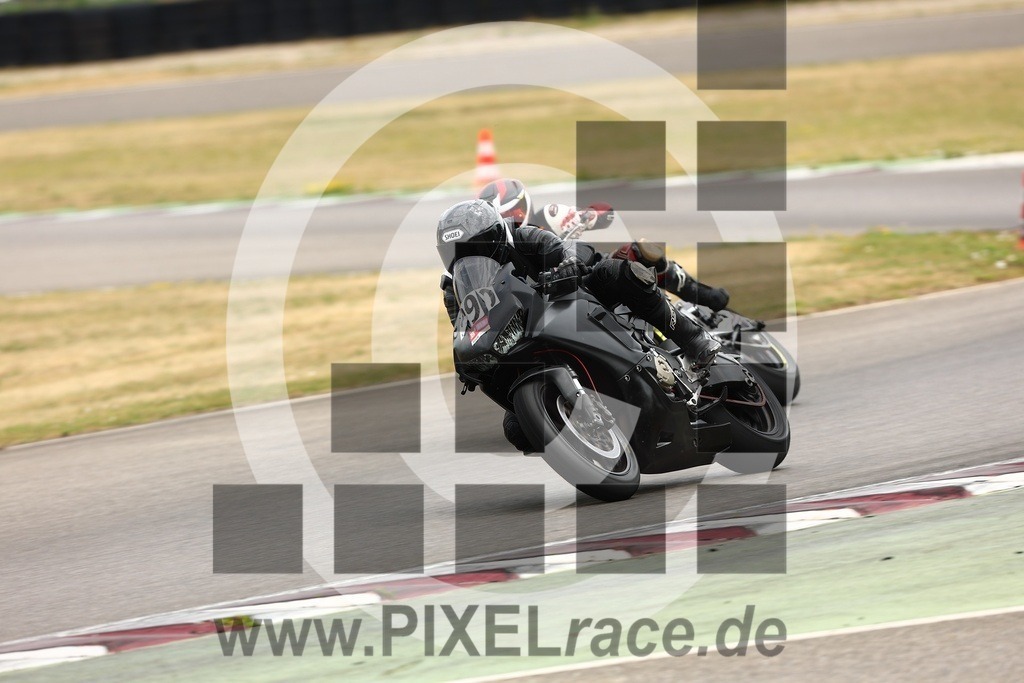 0990-20260531_01797 | Schöne Erinnerungen an spannende Momente - das festzuhalten ist unser Job. PIXELrace.de ist seit 2003 auf den Rennstrecken Europas unterwegs um die Action draußen beim Fahren und die wunderbare Stimmung imm Fahrerlager für euch einzufangen.
