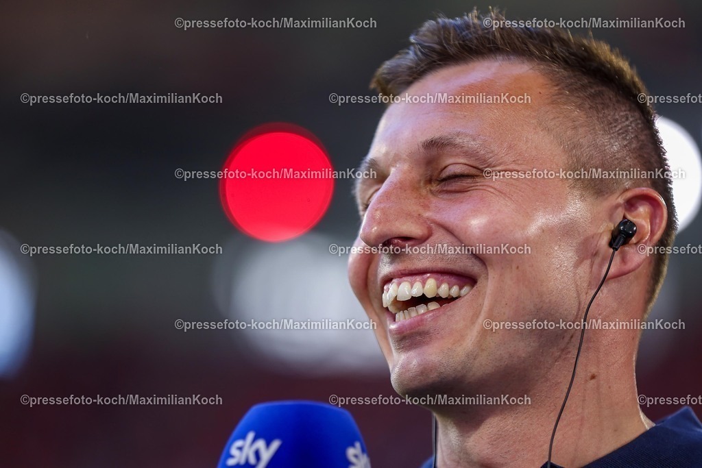 F9510052502139 | 10.05.2025, Fußball, Fortuna Düsseldorf - FC Schalke 04, 2. Fußball Bundesliga, Merkur Spiel-Arena, Saison 2024 2025: Trainer Jakob Fimpel (S04 Cheftrainer) DFB regulations prohibit any use of photographs as image sequences and or quasi-video.