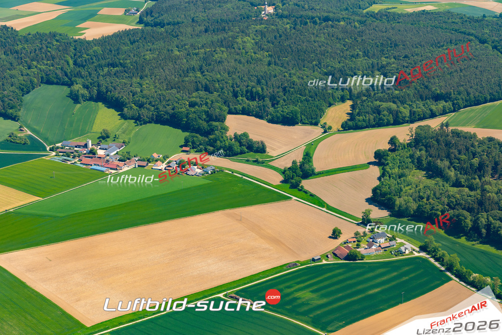 Das Luftbild zeigt : Pestendorf Weng - Die Luftaufnahme wurde 2024 vom UL-Flugzeug aus erstellt ( keine Drohne ) - Hochauflösende Luftaufnahme - Für grossformatige Ausdrucke geeignet. Die Geschenkidee !Mit Lizenz und Bildrechte bestellbar
