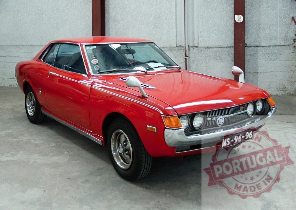 Red Toyota Celica parked inside a garage | Classic red Toyota Celica parked inside a garage - Realisiert mit Pictrs.com