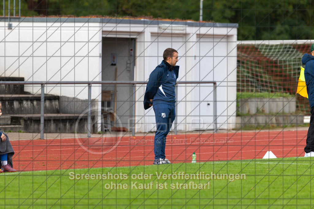 20261010_143336_0180_(c)_by_PhotoPeet | #,1.FC Donzdorf (schwarz) vs. SC Sand (blau), Fußball, EnBW-Oberliga B -Juniorinnen, 05. Spieltag, Saison 2026/2027, Rasenplatz Lautertal Stadion, Süßener Straße 16, 73072 Donzdorf, 10.10.2026 - 14:00 Uhr,Foto: PhotoPeet / Sport- &amp; Eventfotografie / Peter Harich