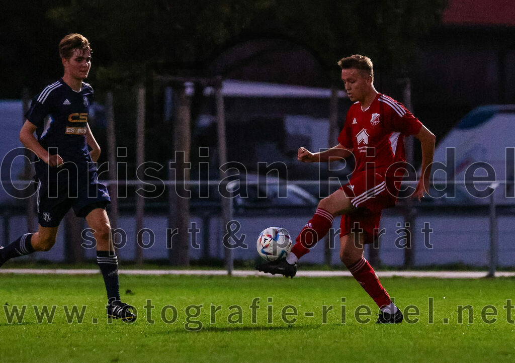 2023-08-22_073_FC_Finsing_gegen_SC_Moosen-Vils | Finsing, Deutschland, 22.08.2023:
Fußball, Kreisliga 2023 / 2024, 5. Spieltag, FC Finsing gegen SC Moosen/Vils, Endergebnis: 5:0

Kilian Kranich (SC Moosen/Vils, #14), Marco Simml (FC Finsing, #19)

Foto: Christian Riedel / fotografie-riedel.net