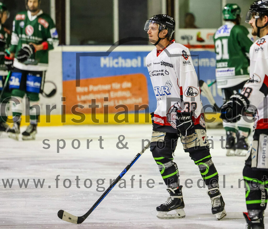2023-11-12_088_TSV_Erding_gegen_EHC_Koenigsbrunn | Erding, Deutschland, 12.11.2023:
Eishockey, Bayernliga Vorrunde 2023 / 2024, 9. Spieltag, TSV Erding gegen EHC Königsbrunn, Endergebnis: 3:2

Peter Brückner (EHC Königsbrunn, #33)

Foto: Christian Riedel / fotografie-riedel.net