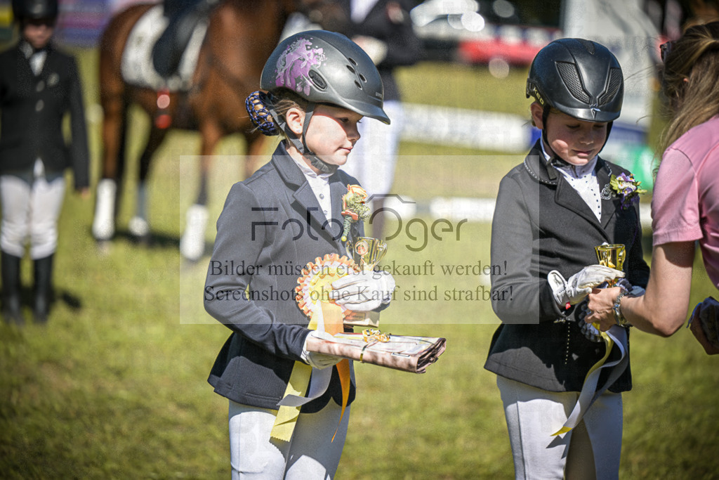 DOS_0384 | Entdecke hochwertige Reitturnierfotos von Foto Oger. Professionell, emotional und authentisch – jetzt Lieblingsmomente im Shop bestellen.Deutschlandweite Turnierfotografie. - Realisiert mit Pictrs.com