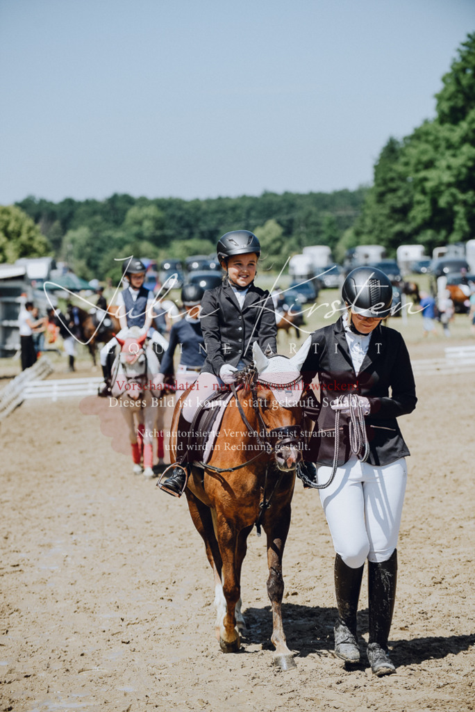 DSC_2433 | Pferde- und Turnierfotografie in Westsachsen. Pferdeportraits, Auftragszeichnungen und intuitive Kunst.