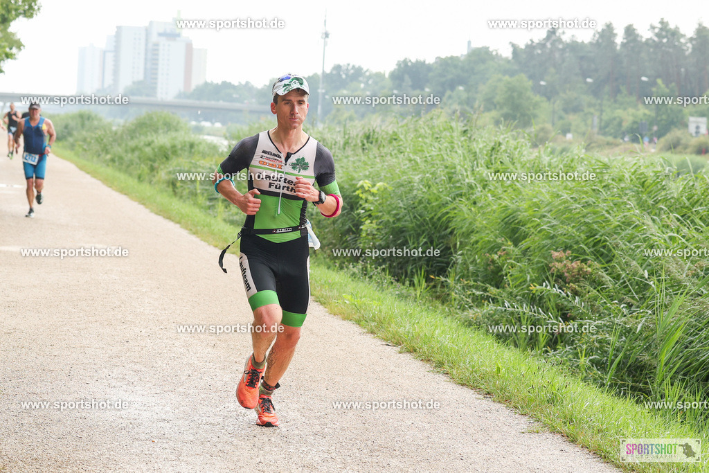 LUR_1520 | 34. M-net Erlanger Triathlon 2025 #erlangertriathlon  #mnettriathlon2025 #mnettriathlon #team #olympischedistanz #mitteldistanz #triathlon #maindonaukanal  #erlangertriathlon2025 #yourpictrs #tv1848 #tv1848erlangen  #triathlonbayern #sportinerlangen #demsportverbunden #sportshot_your_pictrs Copyright: www.sportshot.de