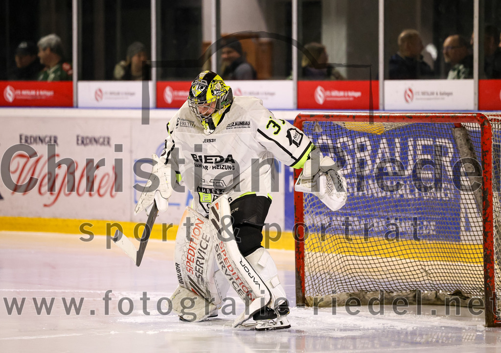 2024-02-16_073_TSV_Erding_gegen_ERSC_Amberg | Erding, Deutschland, 16.02.2024:
Eishockey, Bayernliga Playoffs 2023 / 2024, 1. Spieltag, TSV Erding gegen ERSC Amberg, Endergebnis: 1:2

Torwart Timon Bätge (ERSC Amberg, #31)

Foto: Christian Riedel / fotografie-riedel.net