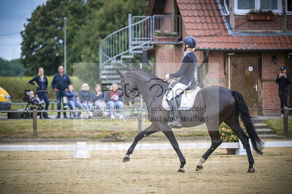 DOS_6058 | Entdecke hochwertige Reitturnierfotos von Foto Oger. Professionell, emotional und authentisch – jetzt Lieblingsmomente im Shop bestellen.Deutschlandweite Turnierfotografie. - Realisiert mit Pictrs.com