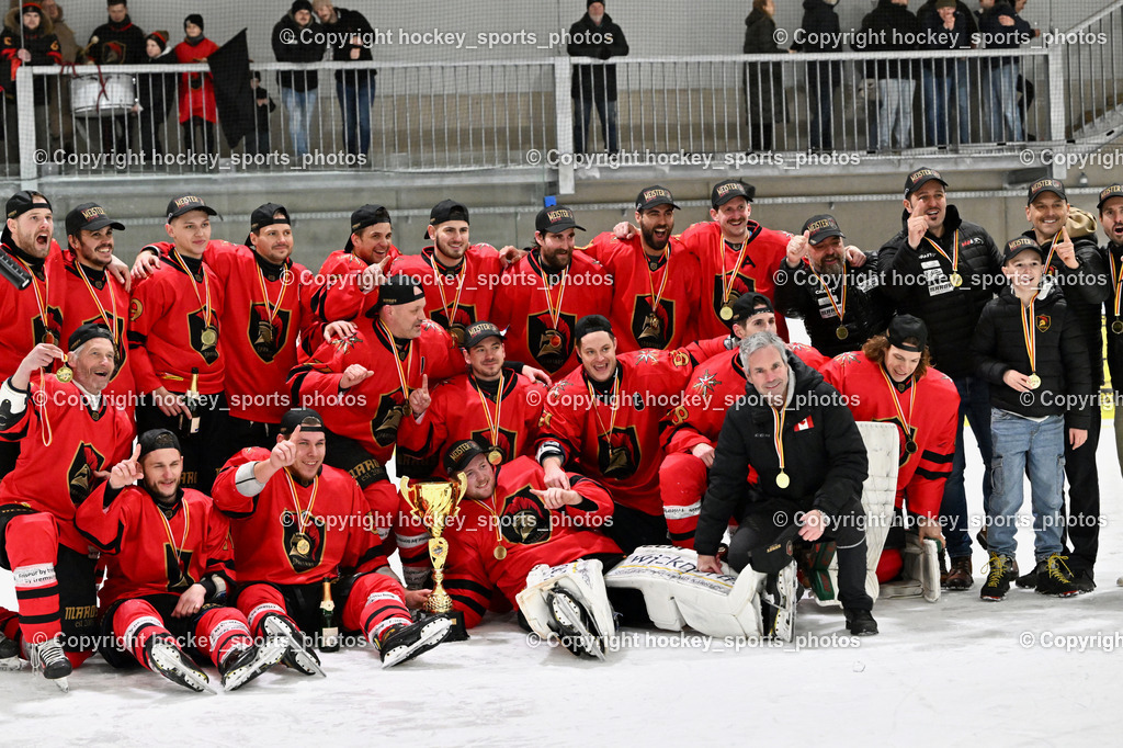 Lendhafen Seelöwen vs. Spartans Althofen | Meisterfoto Spartans Althofen 2024/25, Siegerehrung, Meisterfeier, Lendhafen Seelöwen vs. Spartans Althofen, Lendhafen Seelöwen vs. Spartans Althofen am 14.02.2025 in Ferlach (HTC Eishalle Ferlach), Austria, (Photo by Bernd Stefan)