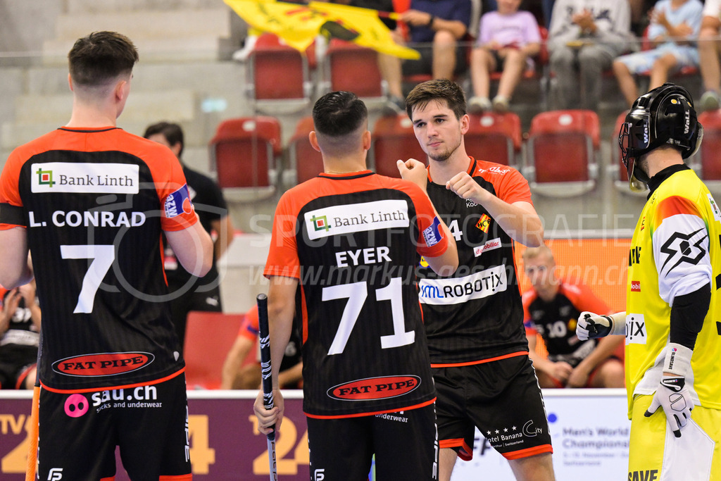 HC Rychenberg vs. Floorball Köniz - 28. August 2022 | HC Rychenberg vs. Floorball Köniz
AXA Arena, Winterthur
Startin Six mit Nils Conrad (#7 HC Rychenberg), Marco Eyer (#71 HC Rychenberg) und Levin Conrad (#4 HC Rychenberg).
Bild: Sportfotografie Markus Aeschimann | www.markus-aeschimann.ch - Realisiert mit Pictrs.com