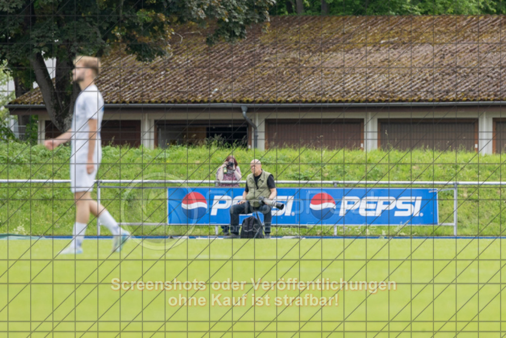 20250529_163819_0062 | #,  VfL Kirchheim (blau) vs. 1.FC Eislingen (weiß), Fußball, Bezirkspokal Finale - Bezirk Neckar/Fils, 2024/2025, Rasenplatz VfL Stadion Kirchheim, Jesinger Straße 105, 73230 Kirchheim, 29.05.2025 - 16:30 Uhr,Foto: PhotoPeet-Sportfotografie/Peter Harich