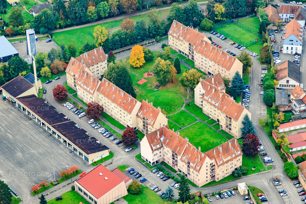 Aerial view: Caserne Hoche of the Gendarmerie Nationale in Wissembourg in the state Bas-Rhin, France. – Photo: IMG_150027.jpg taken on 10/10/2025 by Werner Riehm/FLY-FOTO.com – Resolution of the original: 5552 x 3701 px – WWW.GENDARMERIE.INTERIEUR.GOUV.FR
