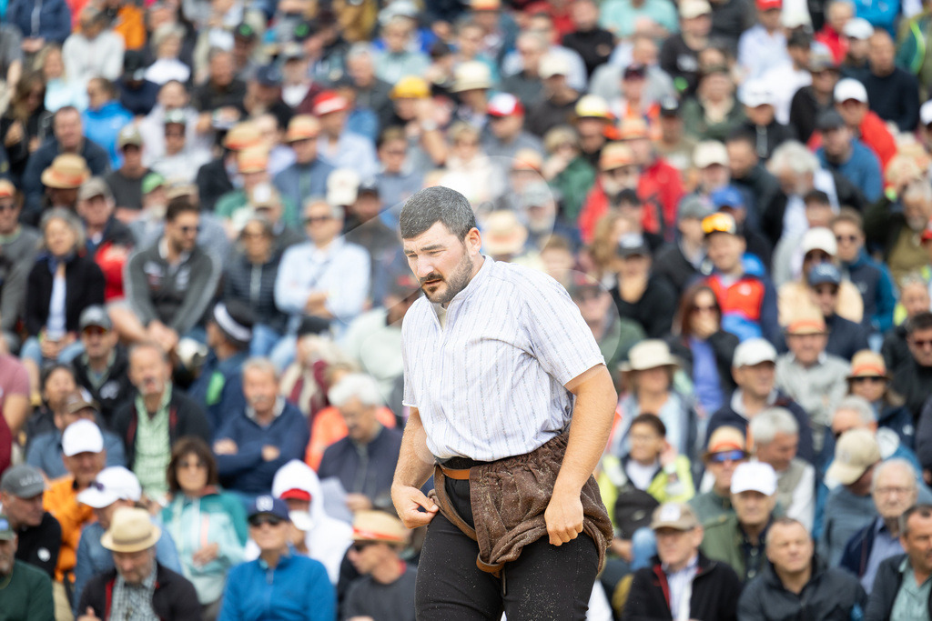 Rigi2025_0923 | Die Schwinger des Schwyzer Kantonalen Schwingerverbandes: Fotos, die Dynamik und Leidenschaft festhalten, sowie emotionale Momente aus dem traditionellen Schwingsport zeigen. - Realisiert mit Pictrs.com