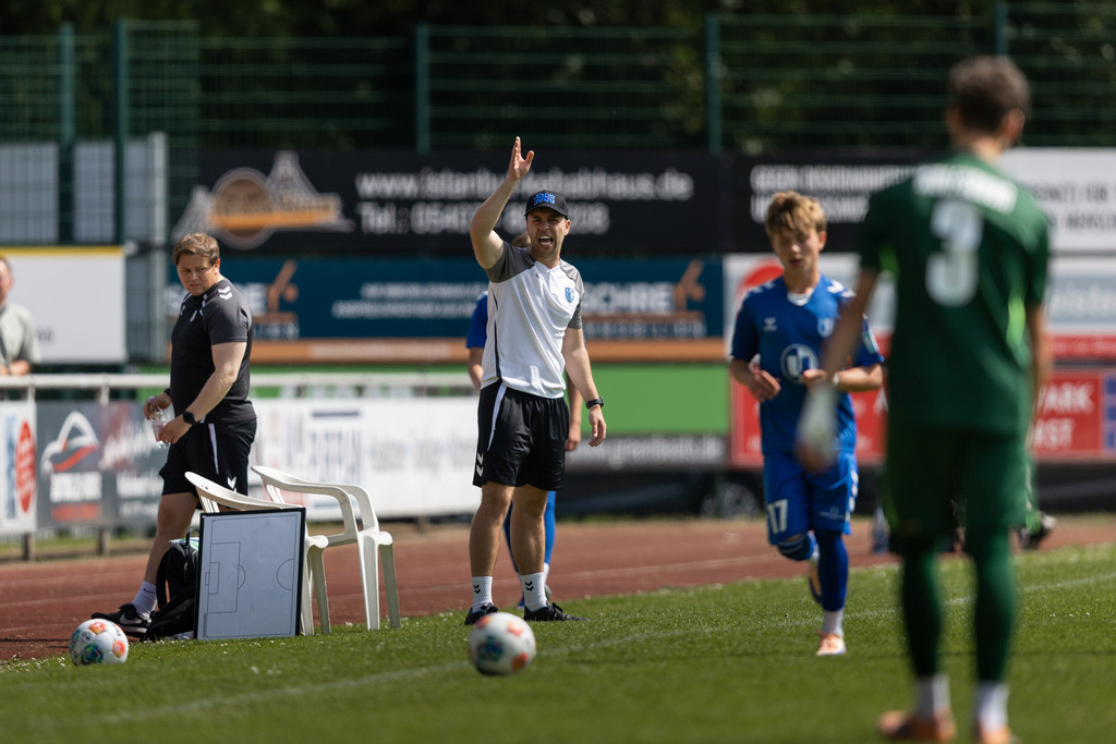 Fußball I Männer I 40. Pfingscup Hollage I 13042 | realhellocedii - Realisiert mit Pictrs.com